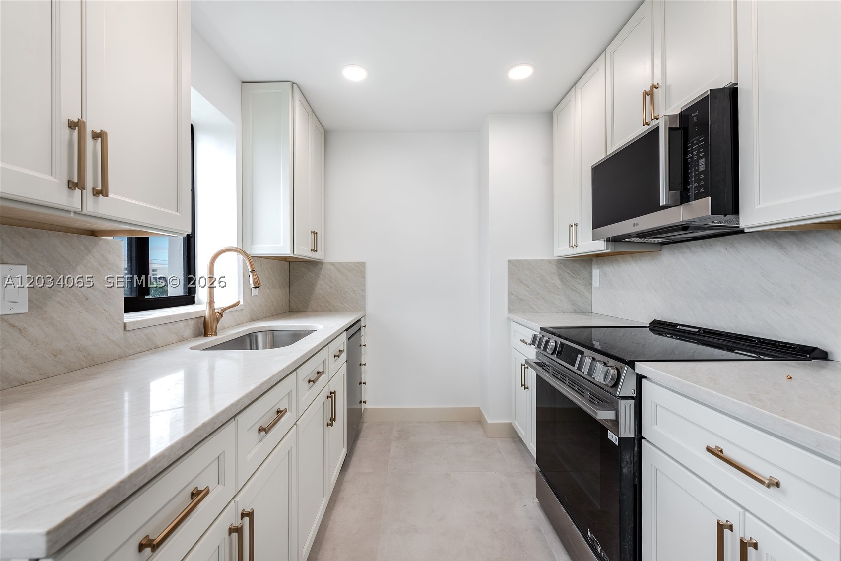 MAYFAIR HOUSE CONDO - Residential