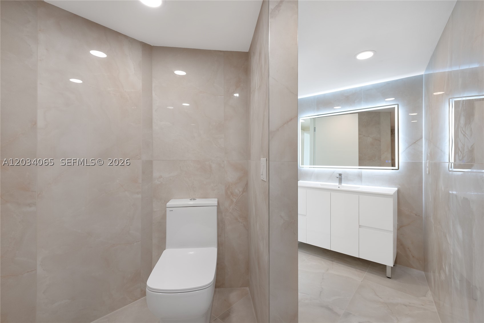 MAYFAIR HOUSE CONDO - Residential