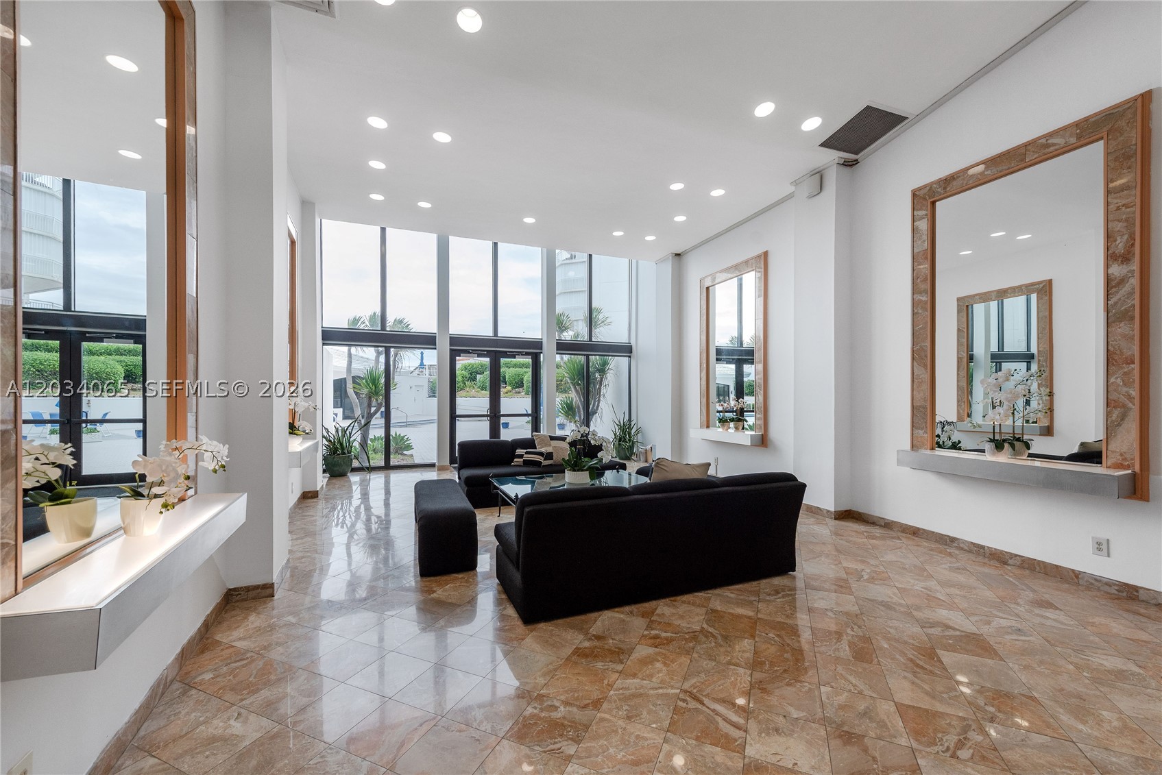 MAYFAIR HOUSE CONDO - Residential