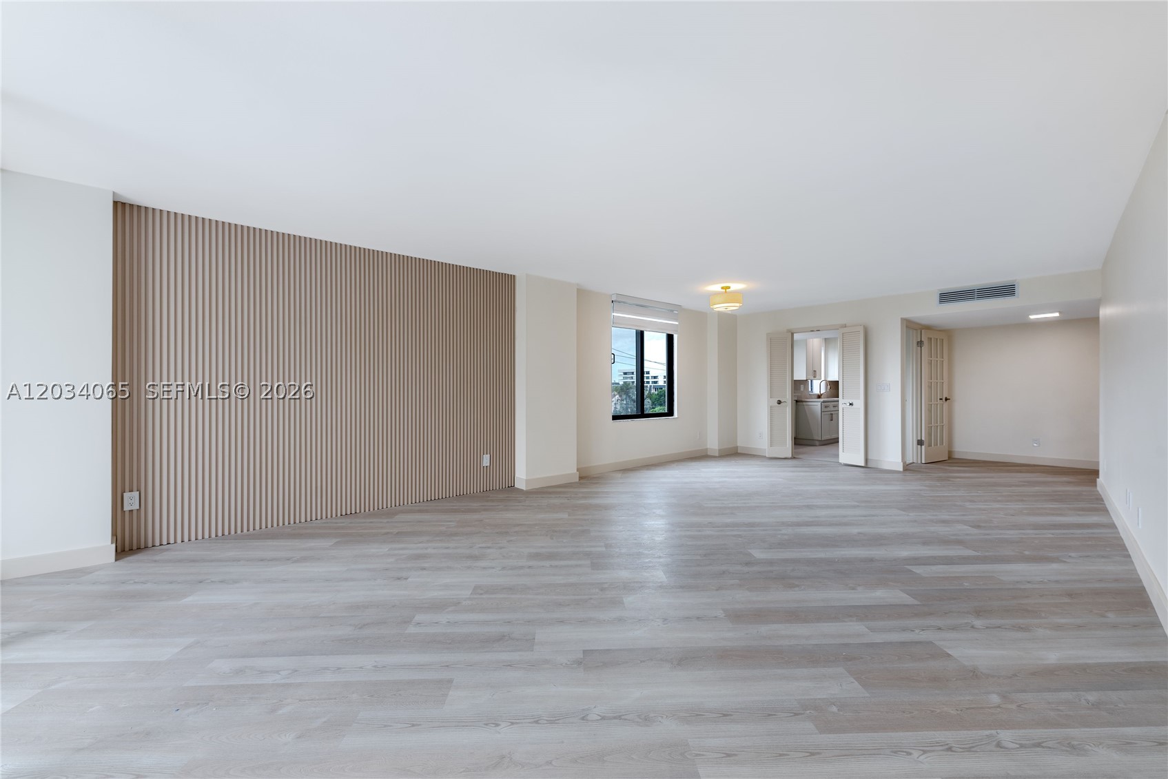 MAYFAIR HOUSE CONDO - Residential