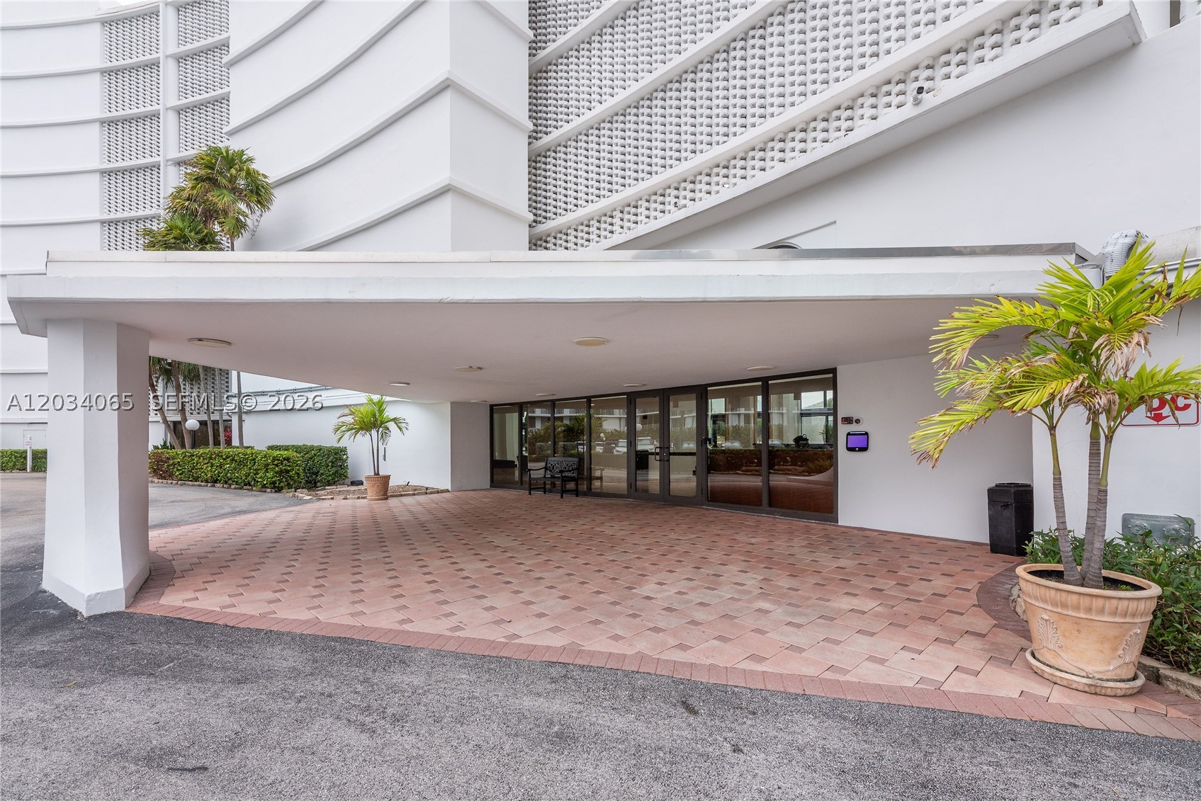 MAYFAIR HOUSE CONDO - Residential