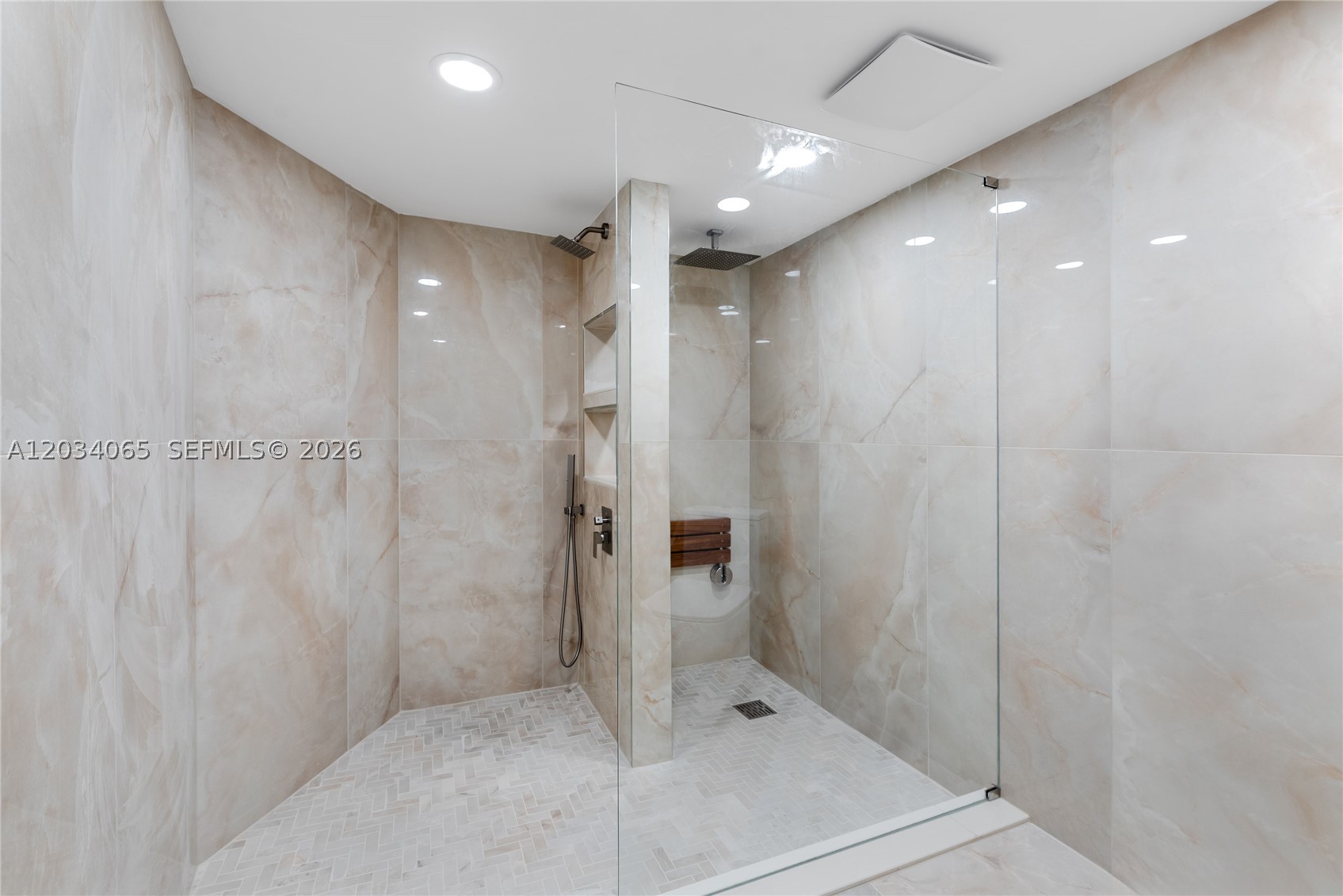 MAYFAIR HOUSE CONDO - Residential