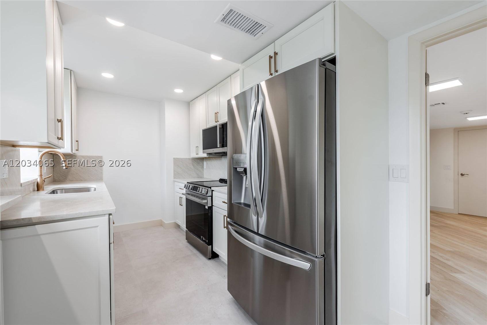 MAYFAIR HOUSE CONDO - Residential