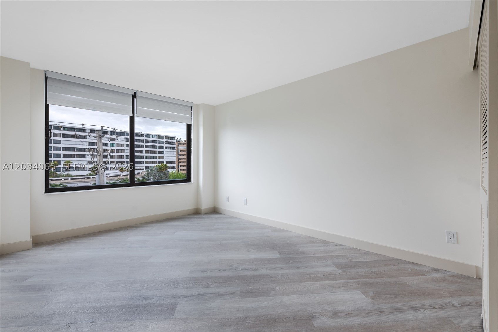 MAYFAIR HOUSE CONDO - Residential
