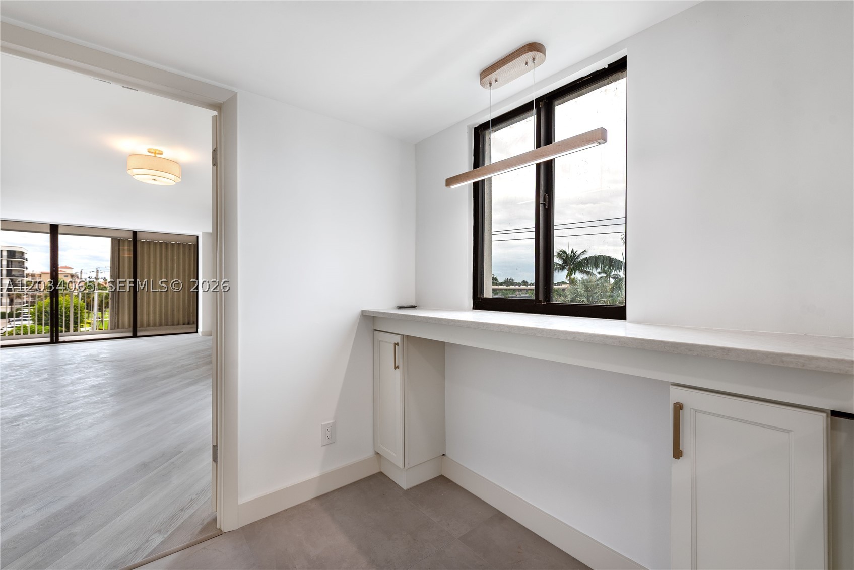 MAYFAIR HOUSE CONDO - Residential