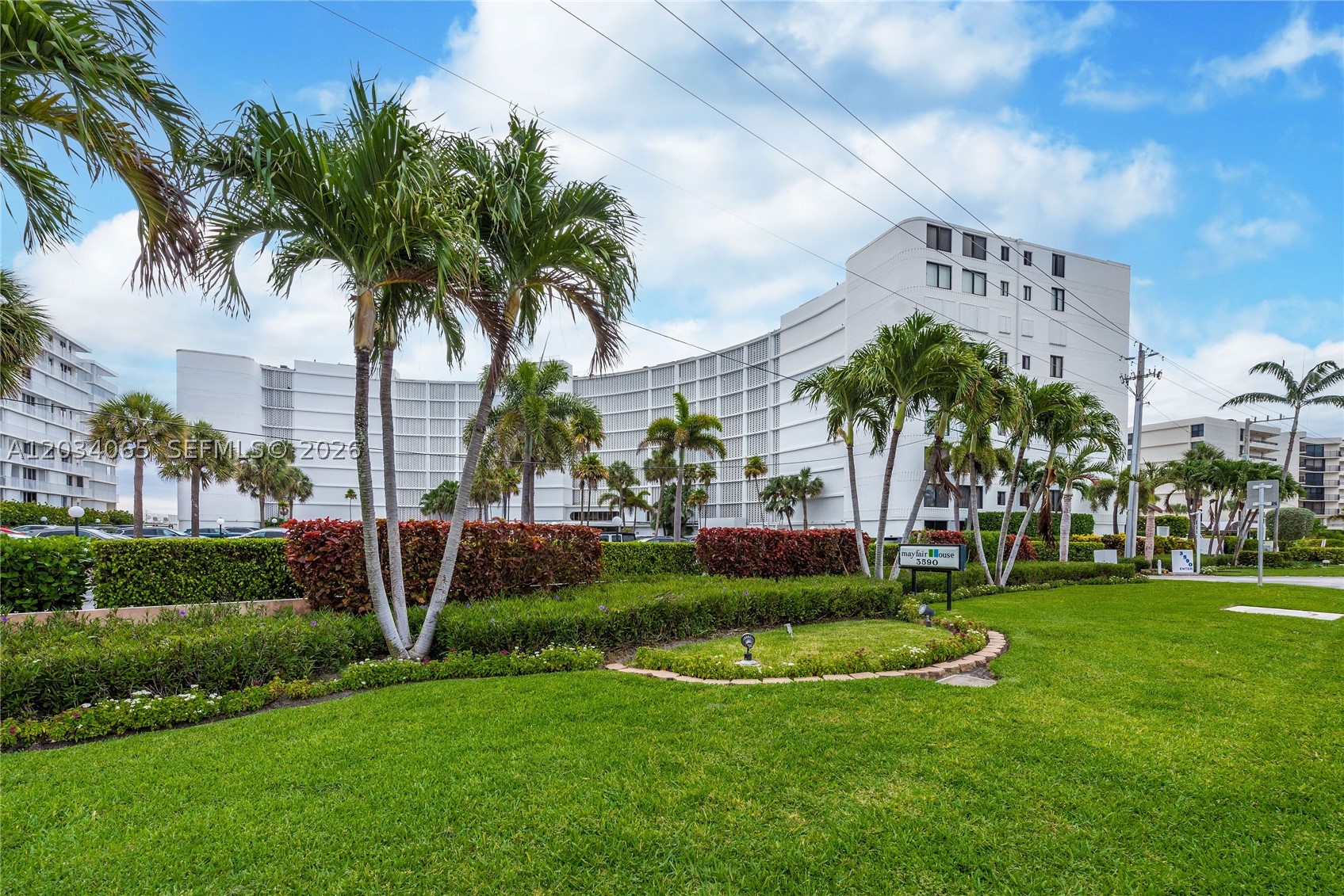 MAYFAIR HOUSE CONDO - Residential