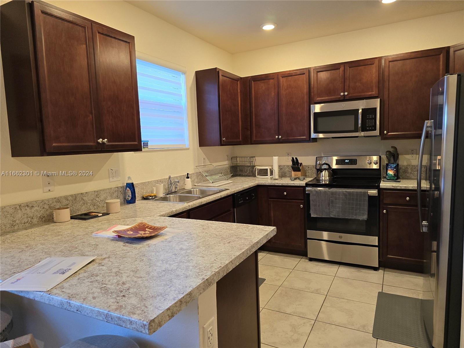 BAYWINDS OF DOMINICA AND - Residential Lease
