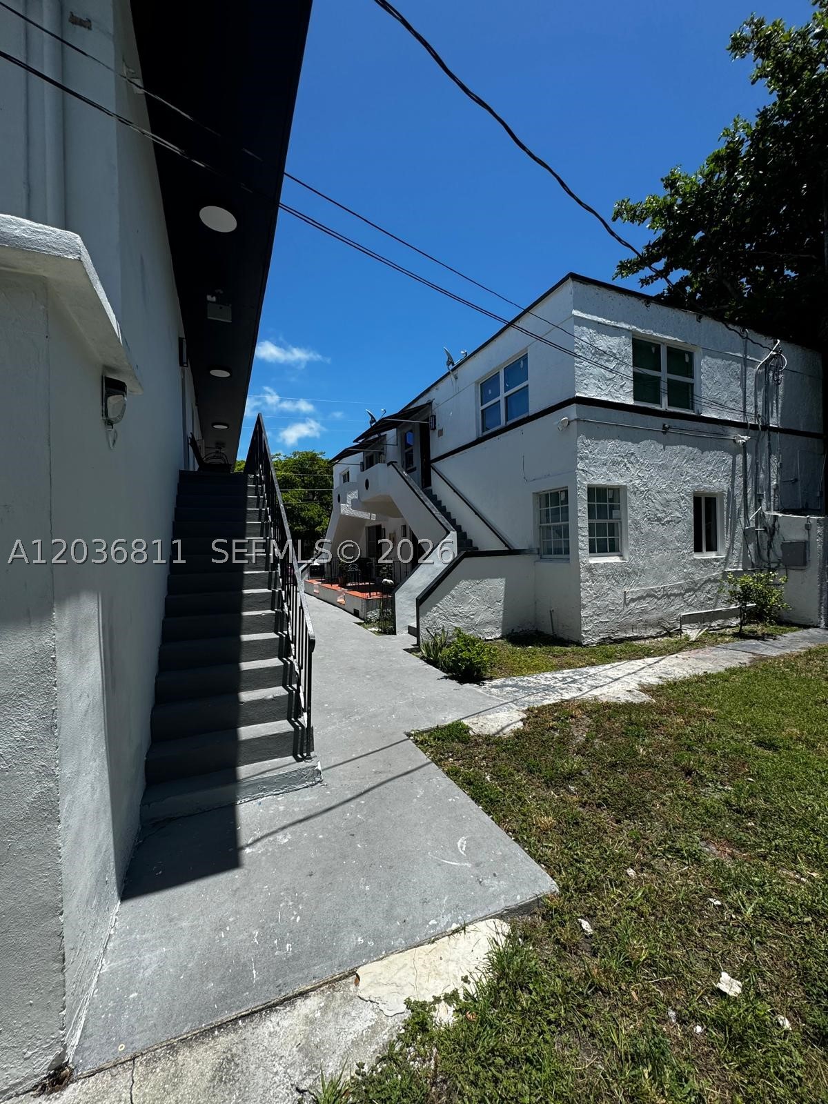 LAWRENCE ESTATES LAND COS - Residential Lease