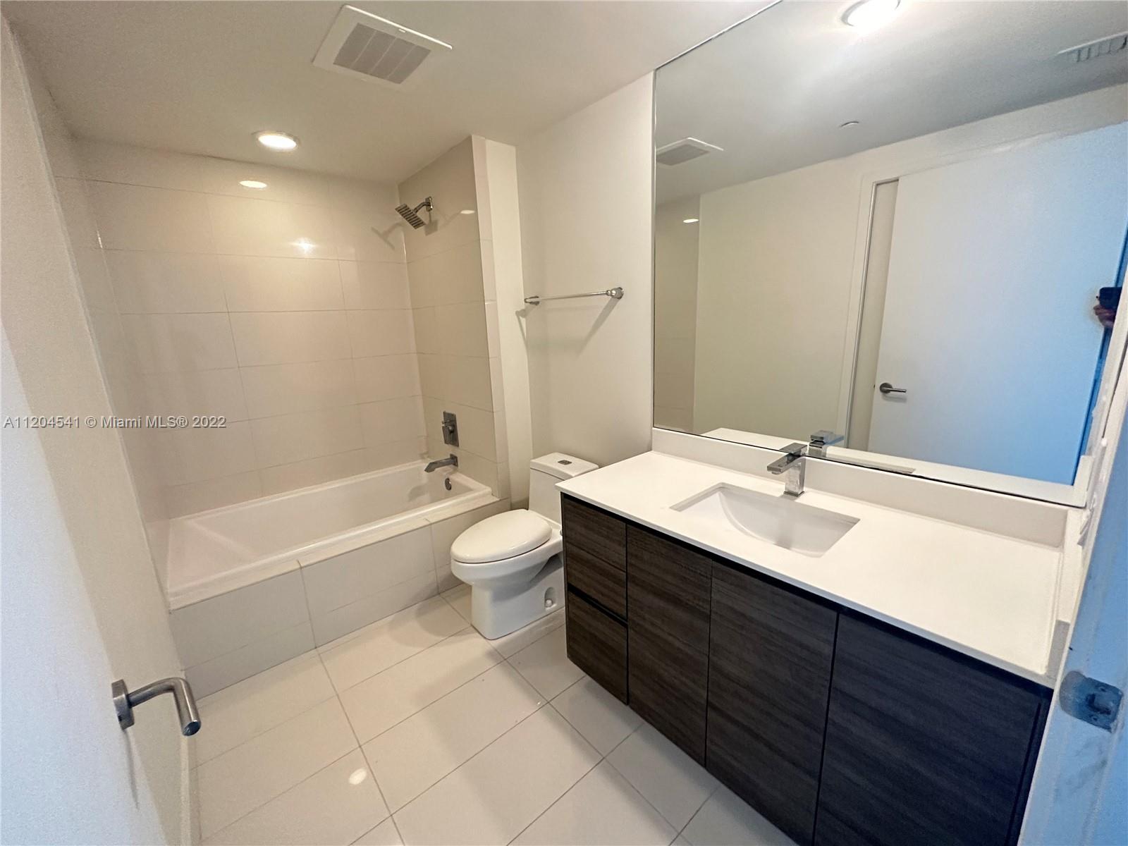 1100 MILLECENTO RESIDENCE - Residential Lease