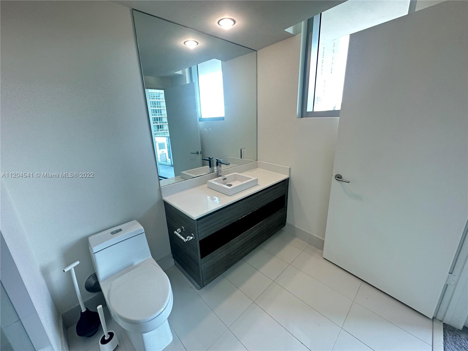 1100 MILLECENTO RESIDENCE - Residential Lease