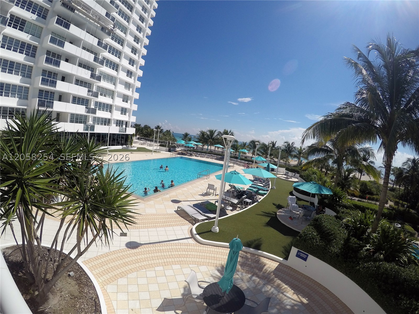 THE DECOPLAGE CONDO - Residential