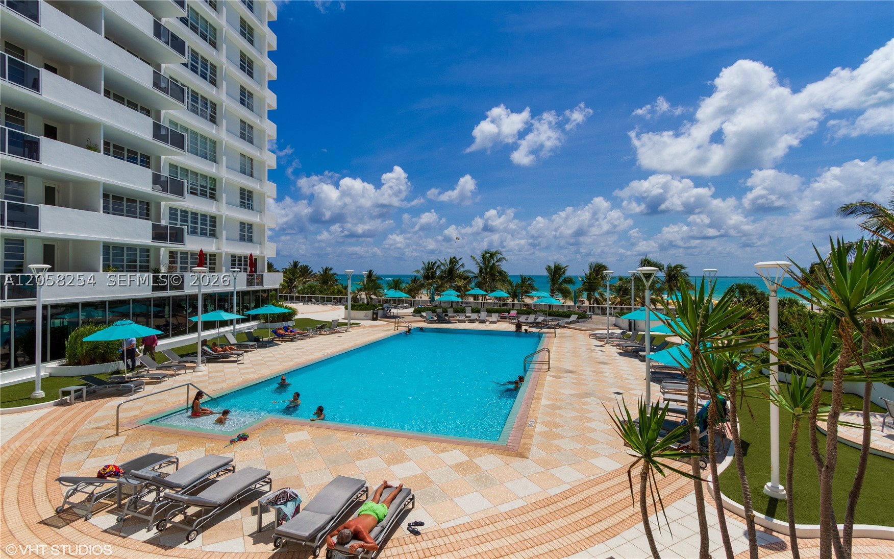 THE DECOPLAGE CONDO - Residential