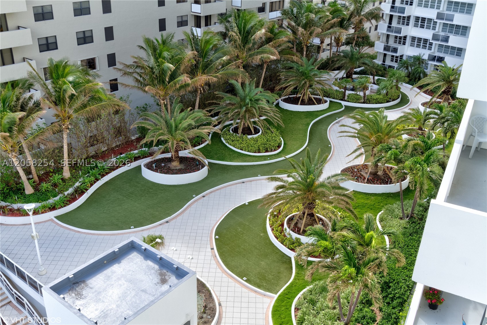 THE DECOPLAGE CONDO - Residential
