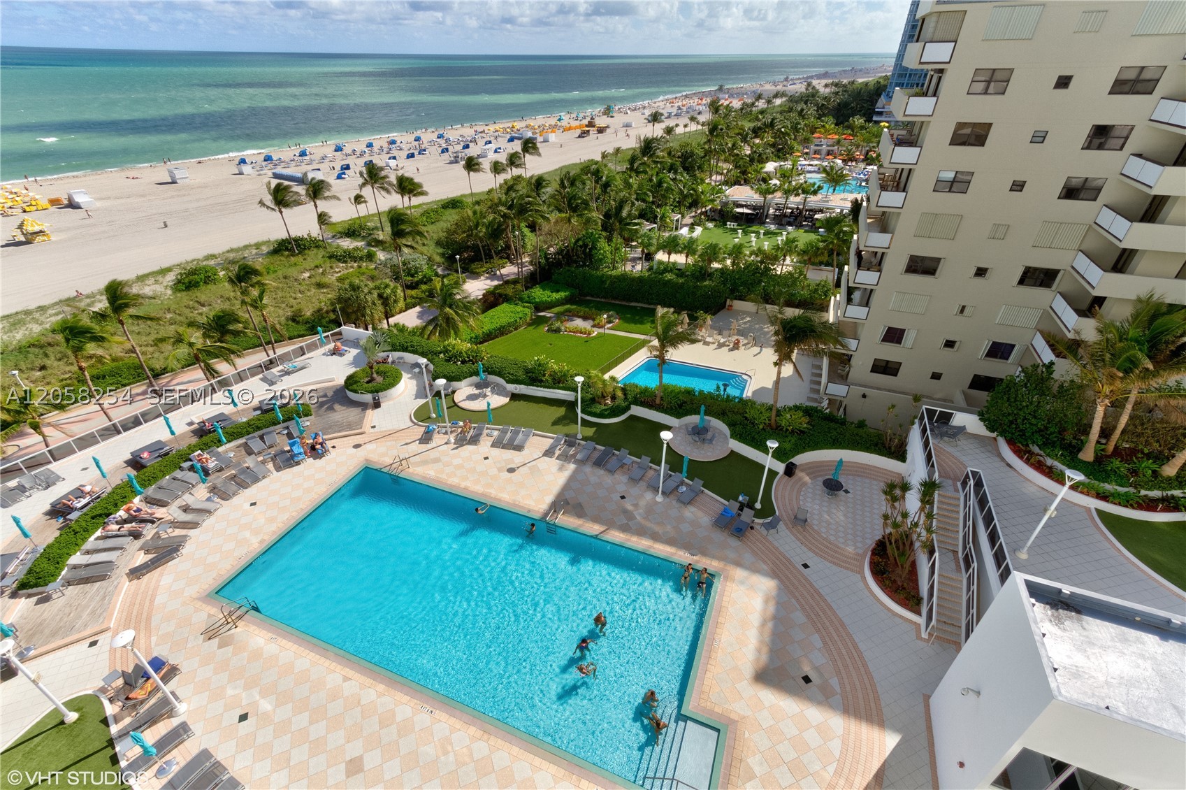 THE DECOPLAGE CONDO - Residential