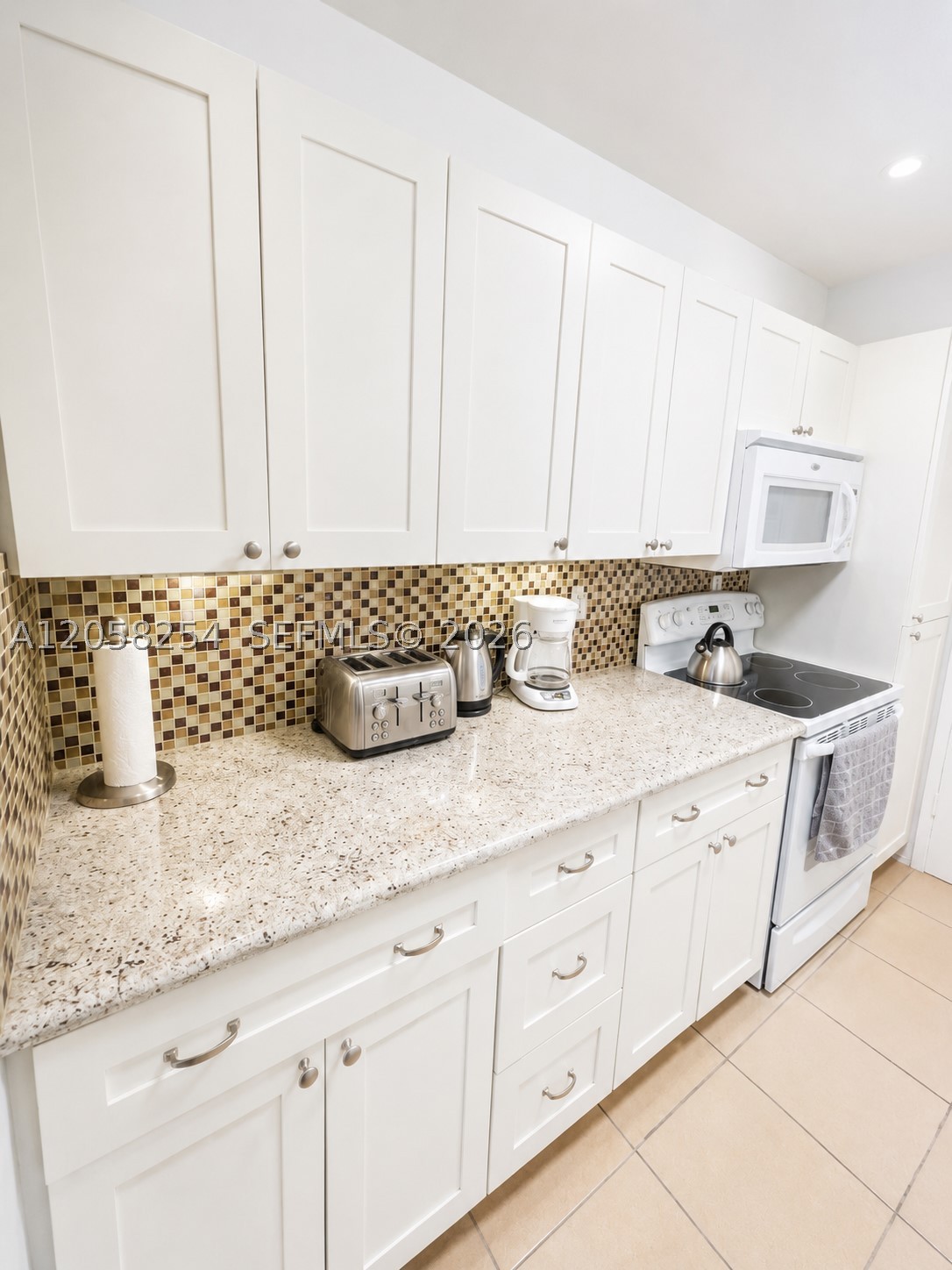 THE DECOPLAGE CONDO - Residential