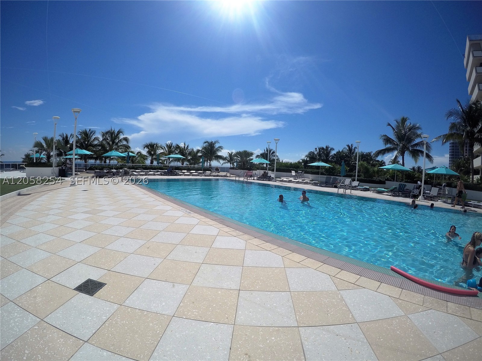 THE DECOPLAGE CONDO - Residential