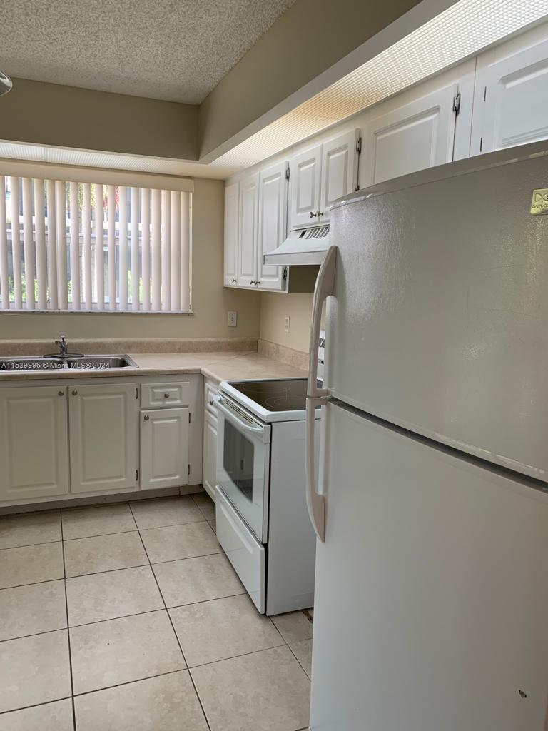 KEYS GATE CONDO NO THREE - Residential