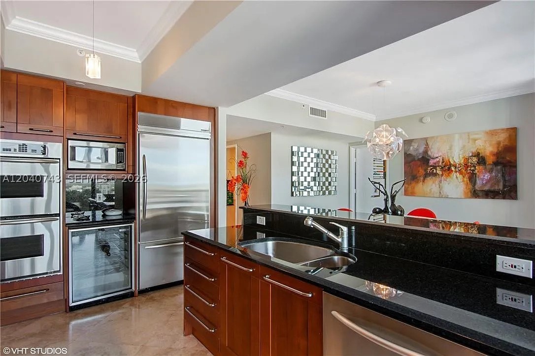 LAS OLAS RIVER HOUSE COND - Residential