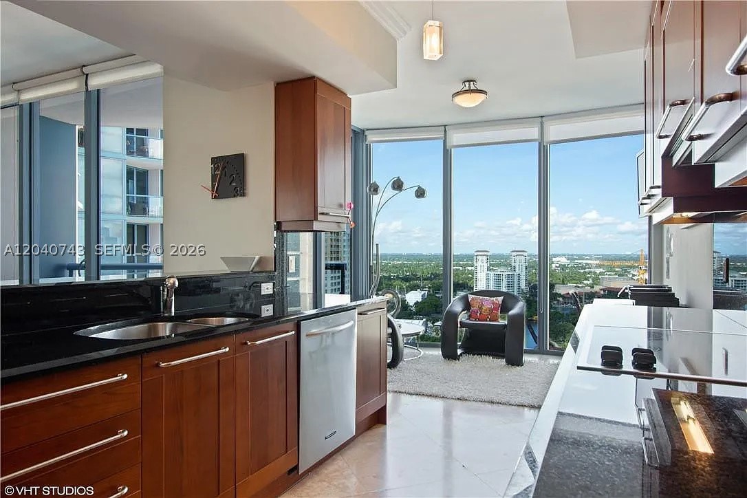 LAS OLAS RIVER HOUSE COND - Residential
