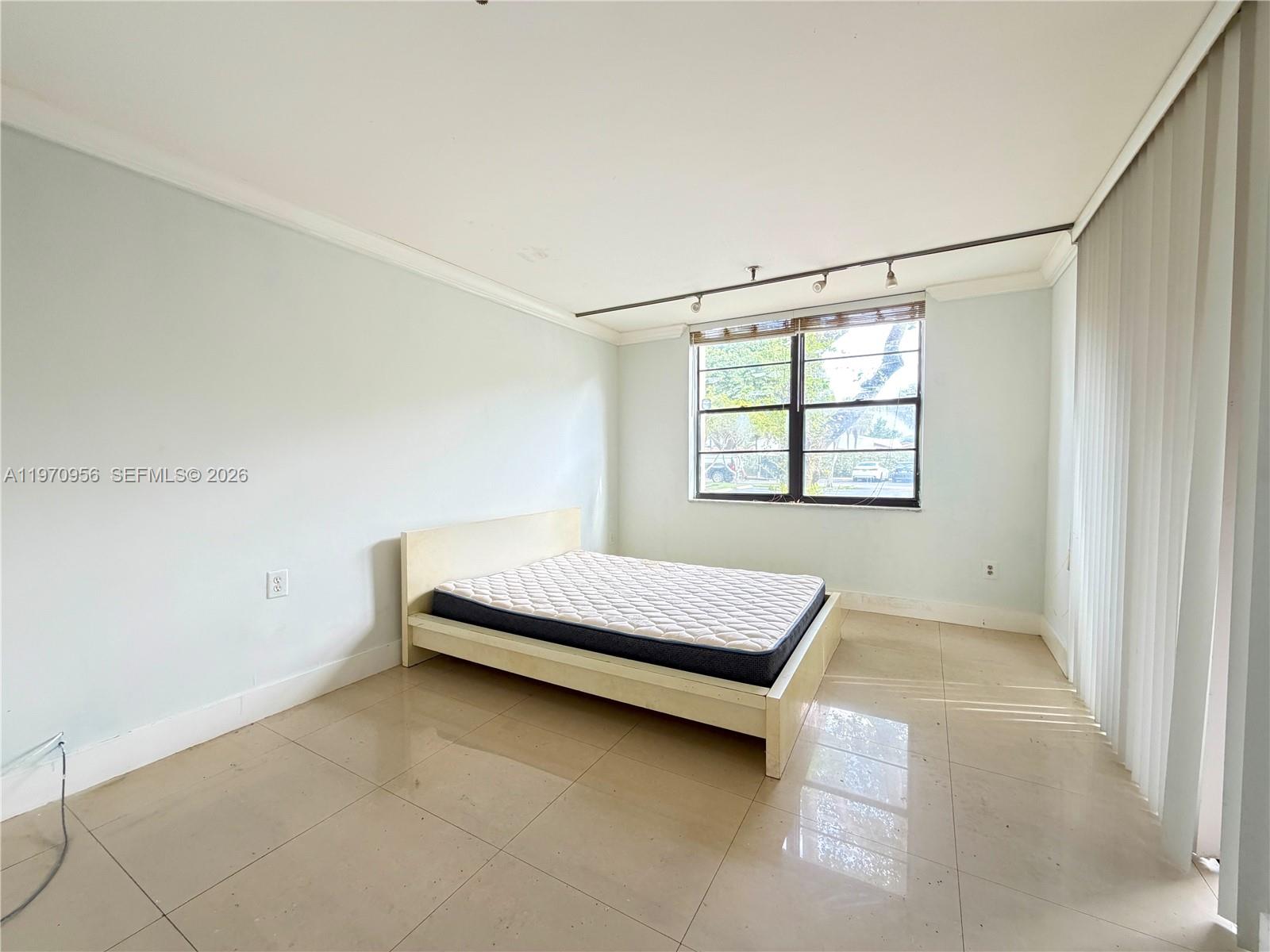 COCO WOOD CONDO - Residential