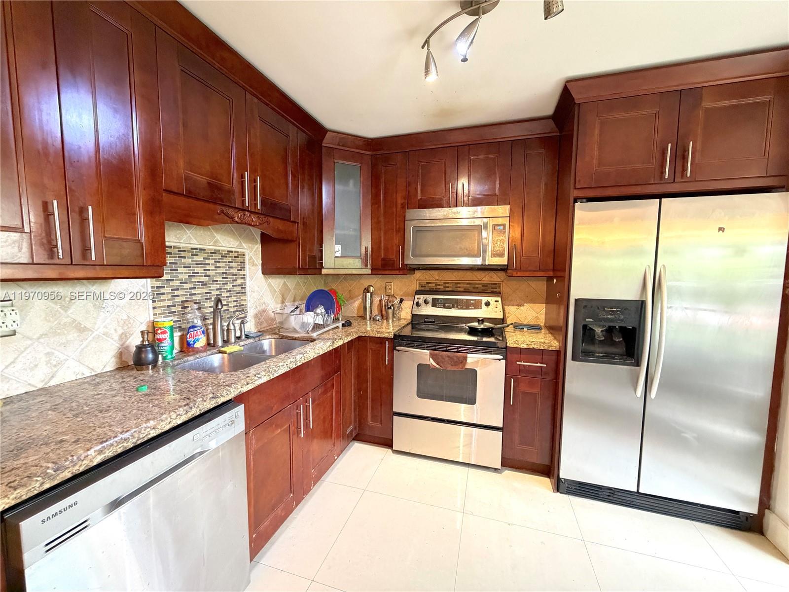 COCO WOOD CONDO - Residential