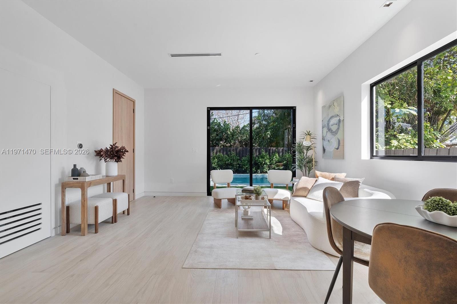 SHADOWLAWN - Residential