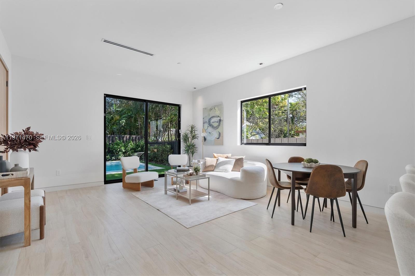 SHADOWLAWN - Residential