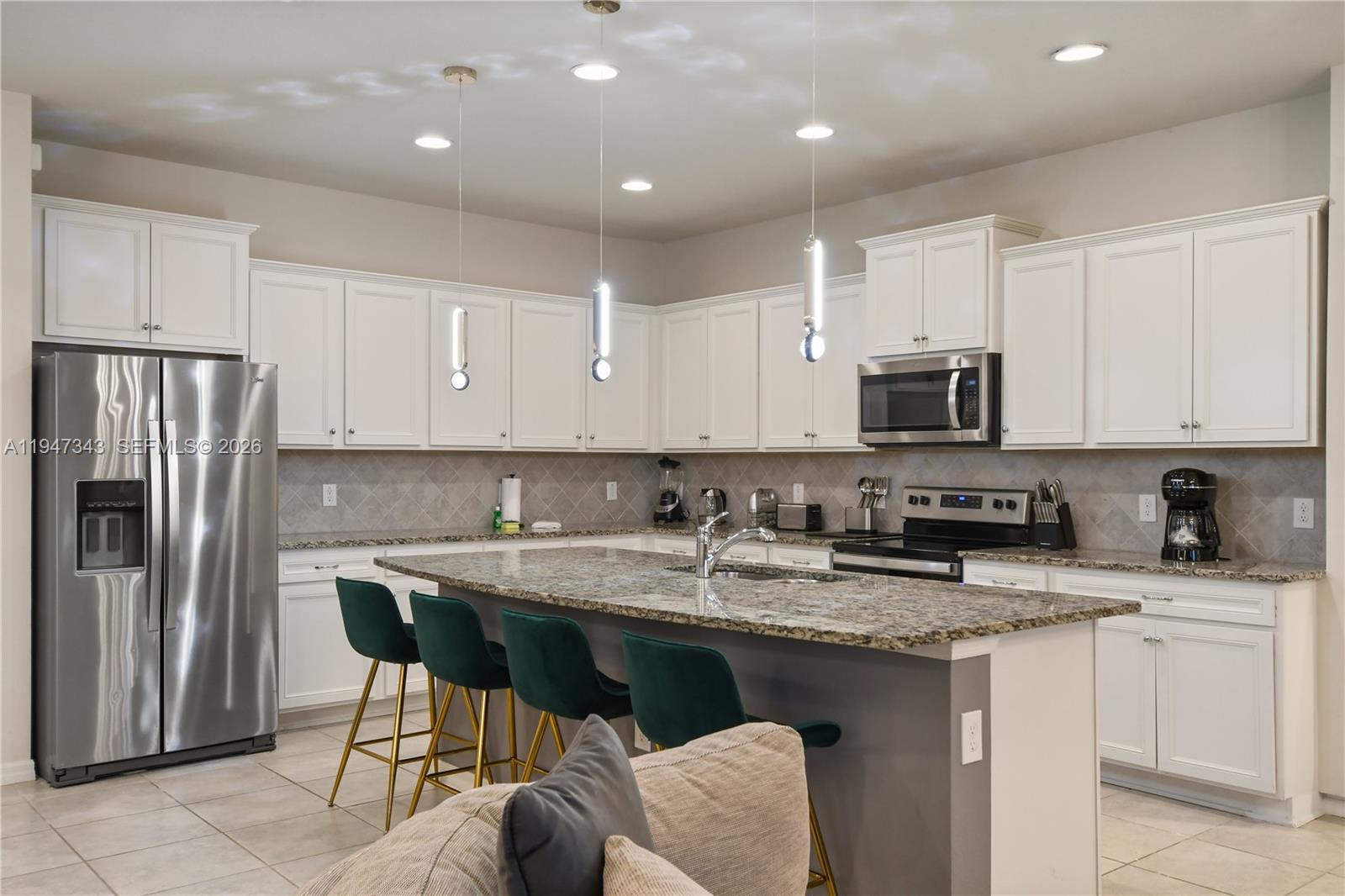 WINDSOR AT WESTSIDE - Residential