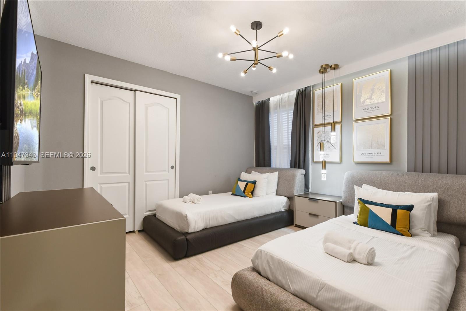 WINDSOR AT WESTSIDE - Residential
