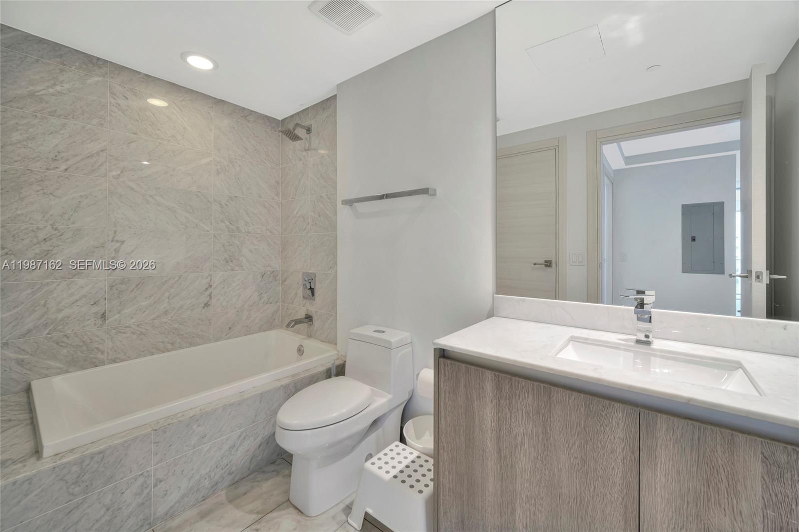 801 SMA RESIDENCES CONDO - Residential