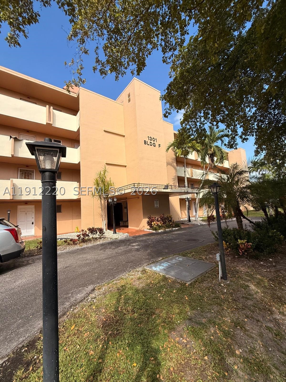 ROLLING GREEN CONDO F - Residential