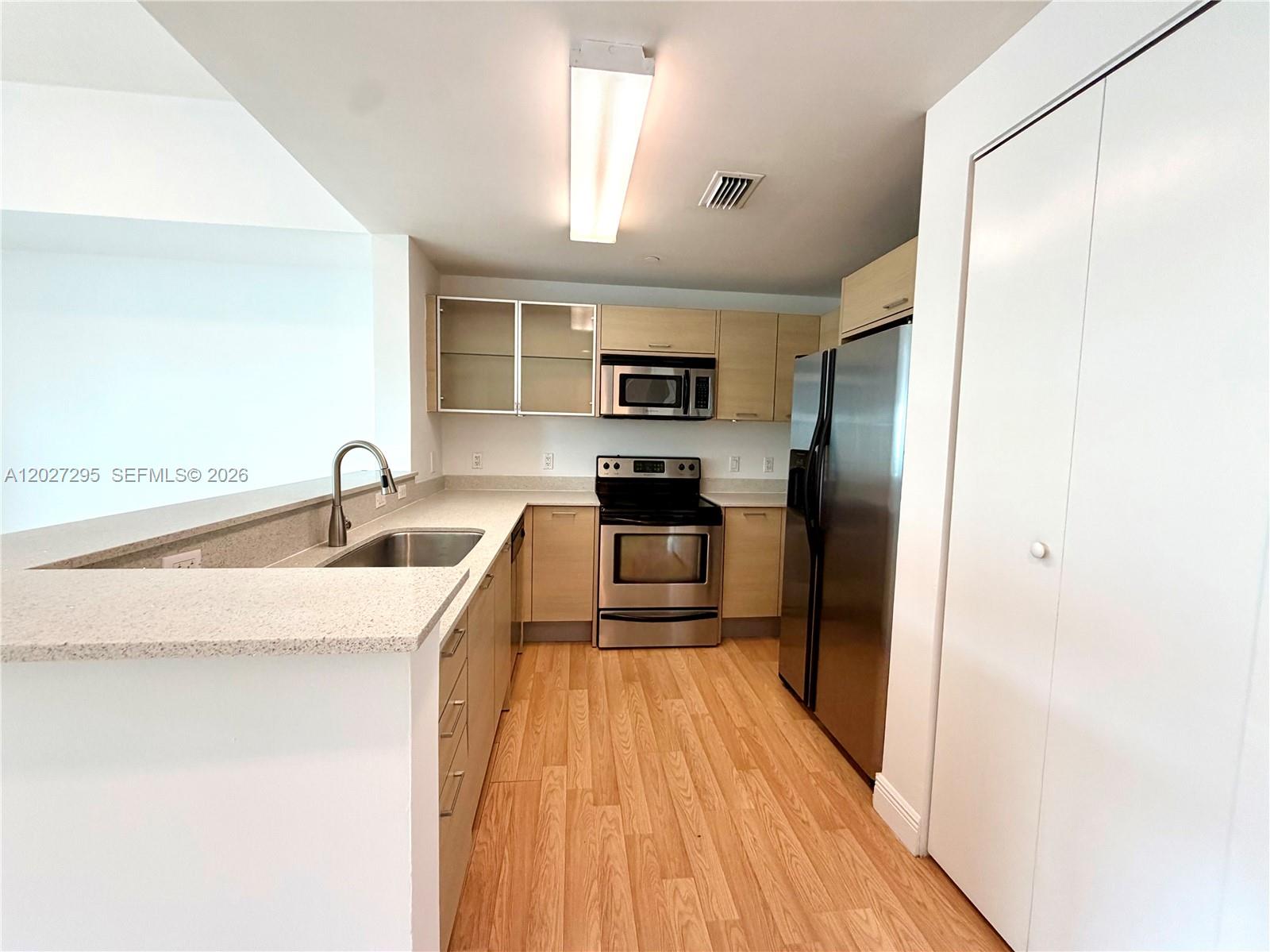 CITY 24 CONDO - Residential Lease