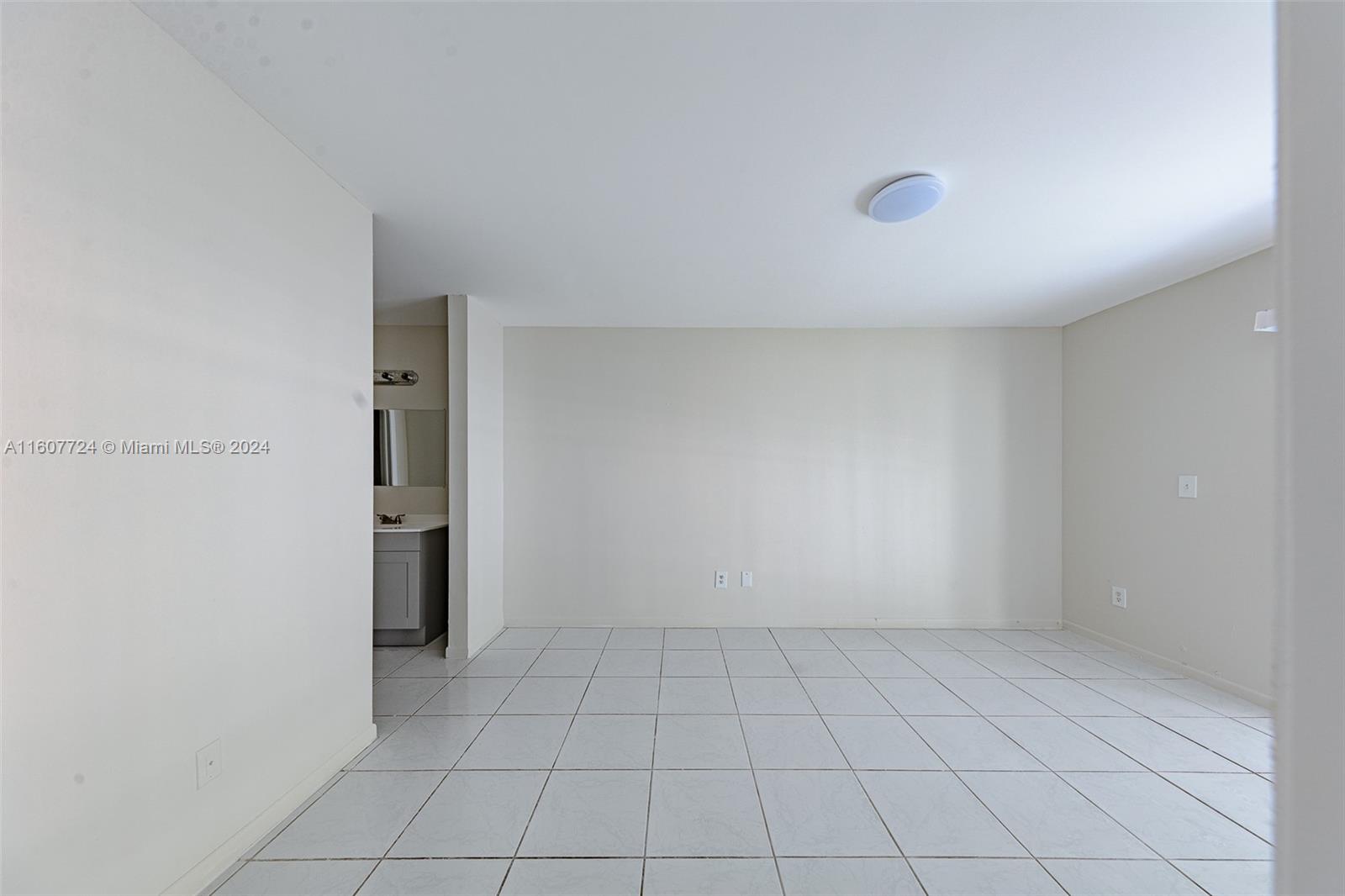 BANYAN TREE SIX CONDO - Residential Lease