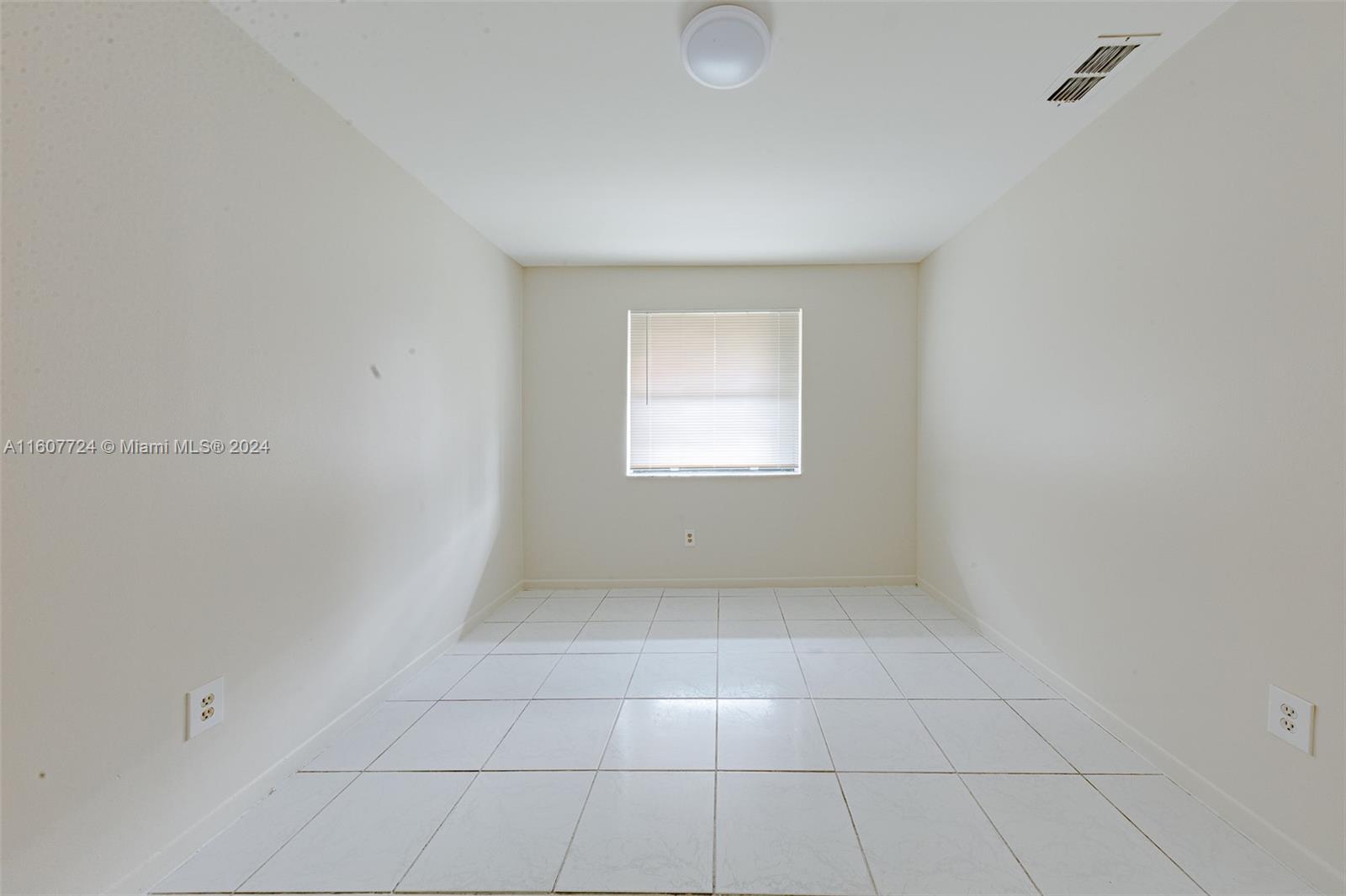 BANYAN TREE SIX CONDO - Residential Lease