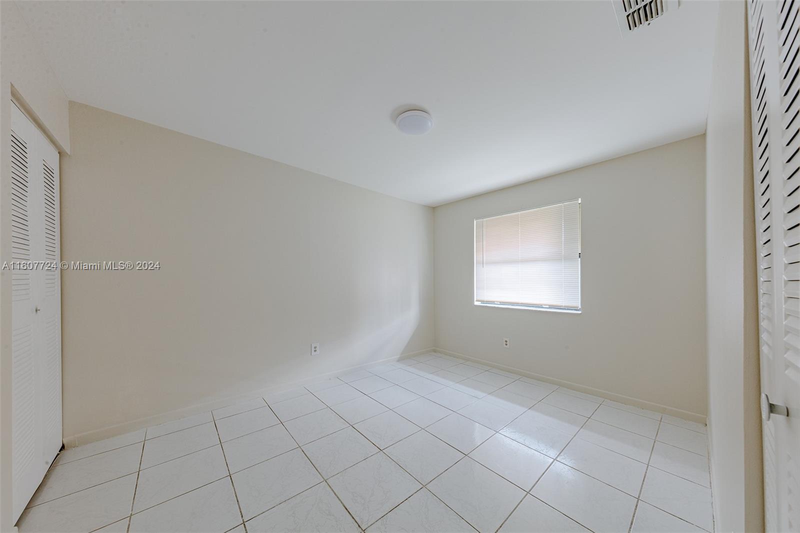 BANYAN TREE SIX CONDO - Residential Lease
