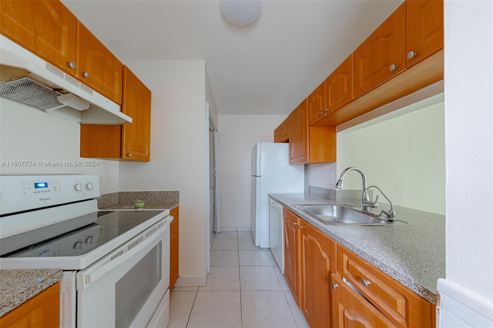 BANYAN TREE SIX CONDO - Residential Lease