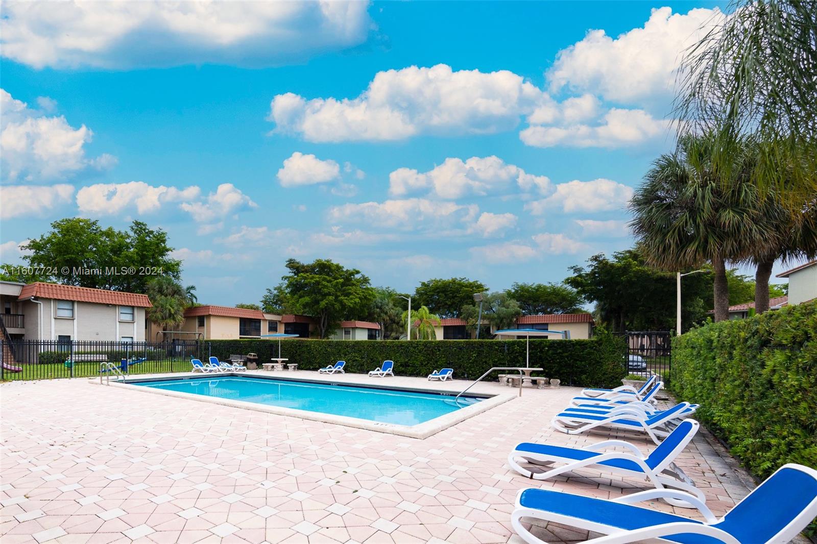 BANYAN TREE SIX CONDO - Residential Lease