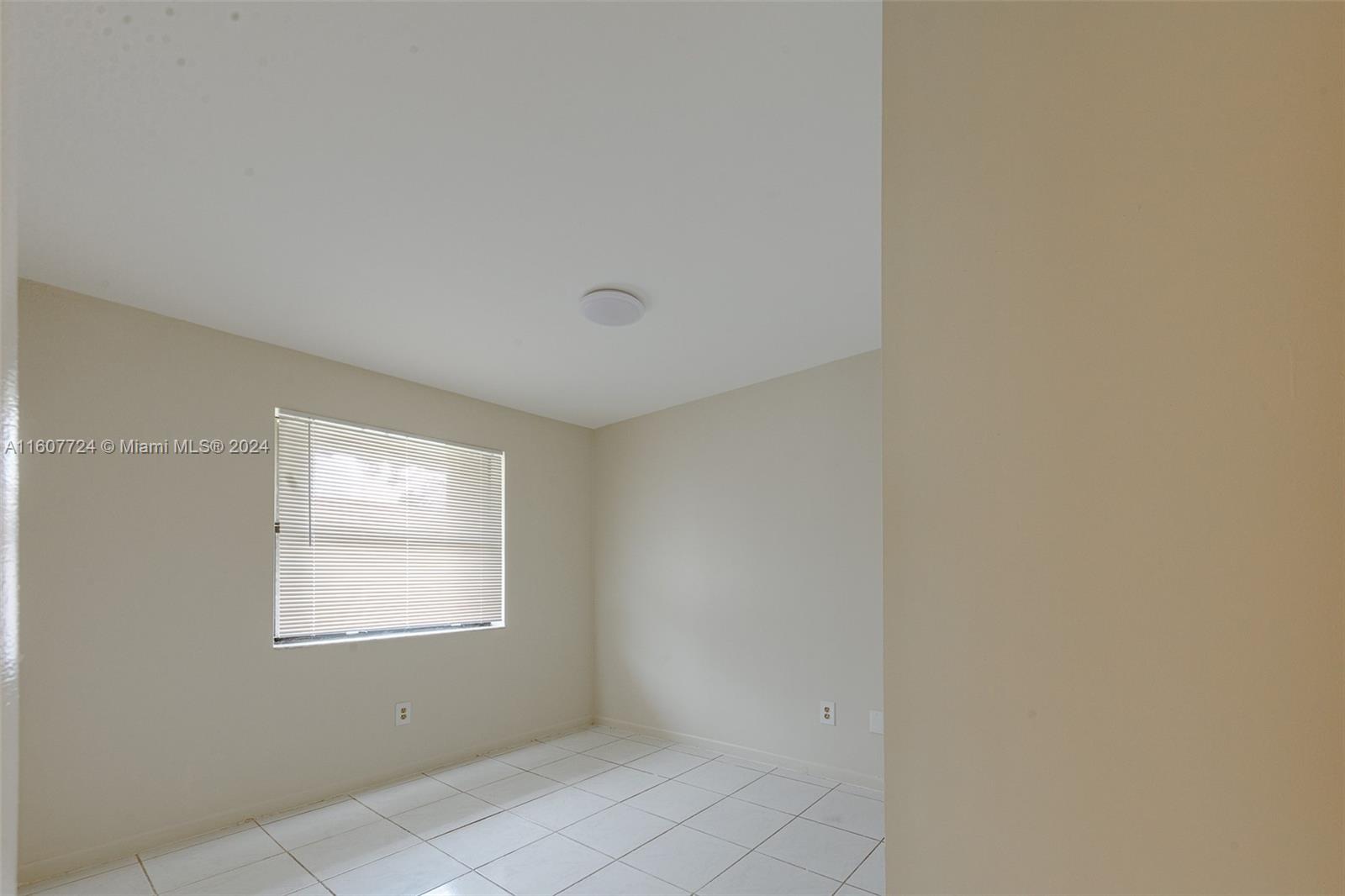BANYAN TREE SIX CONDO - Residential Lease