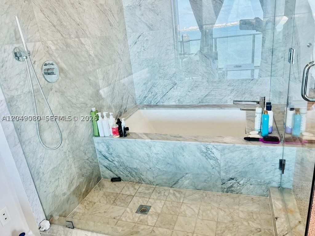 ONE PARAISO CONDO - Residential