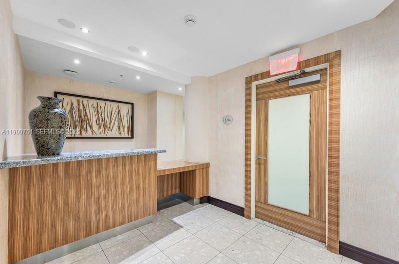 VIZCAYNE SOUTH CONDO - Residential