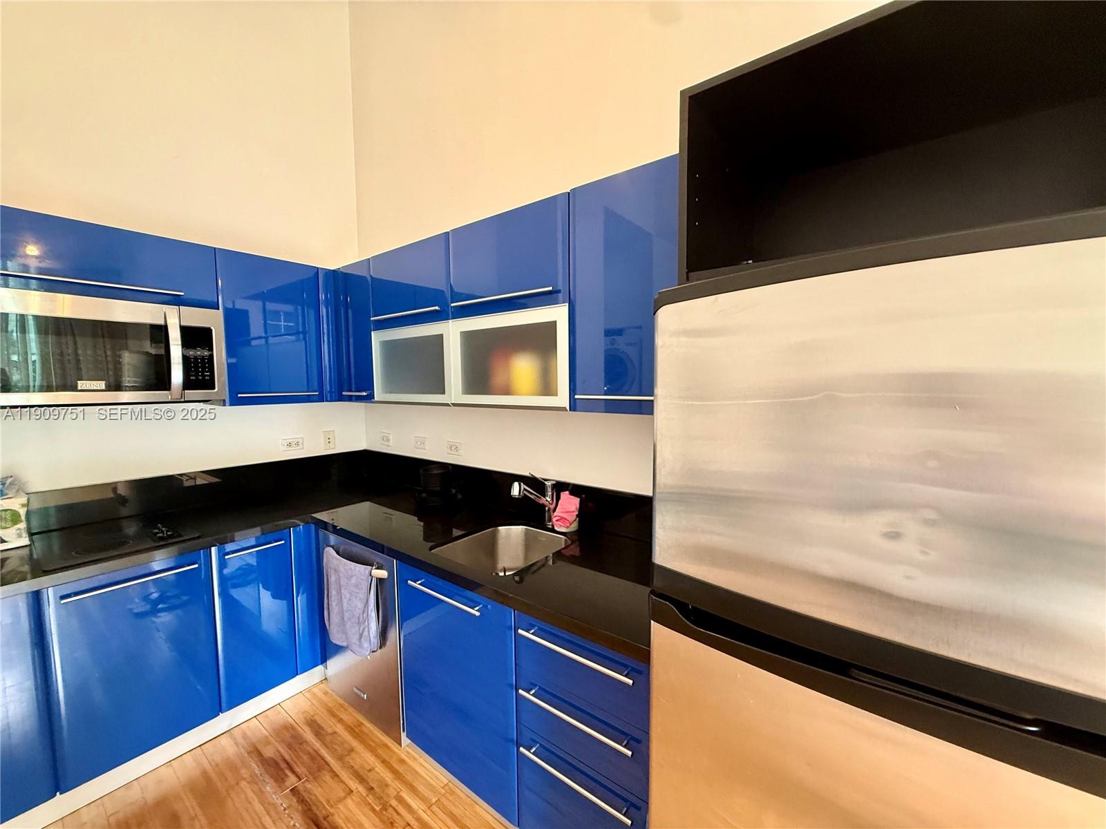 VIZCAYNE SOUTH CONDO - Residential