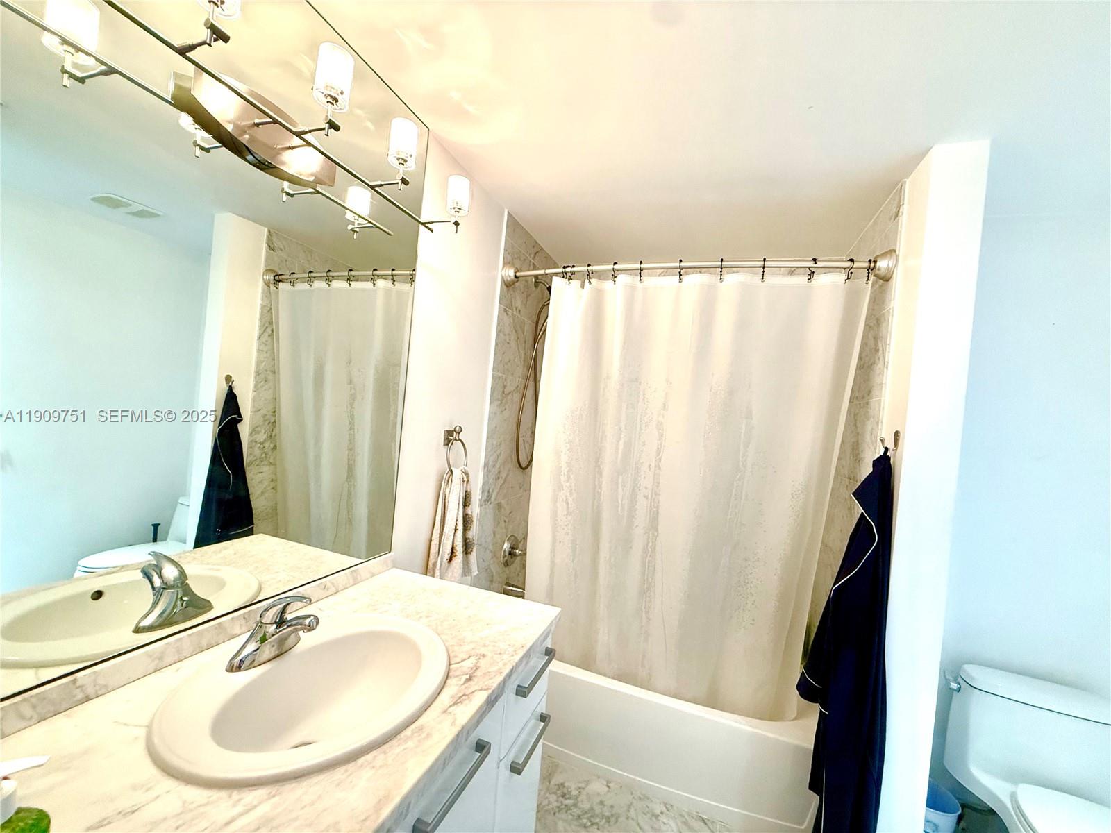 VIZCAYNE SOUTH CONDO - Residential