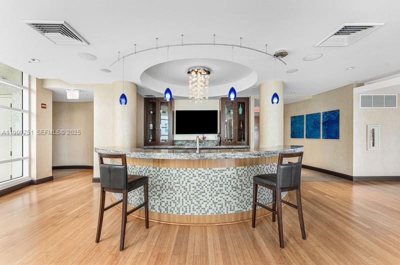 VIZCAYNE SOUTH CONDO - Residential