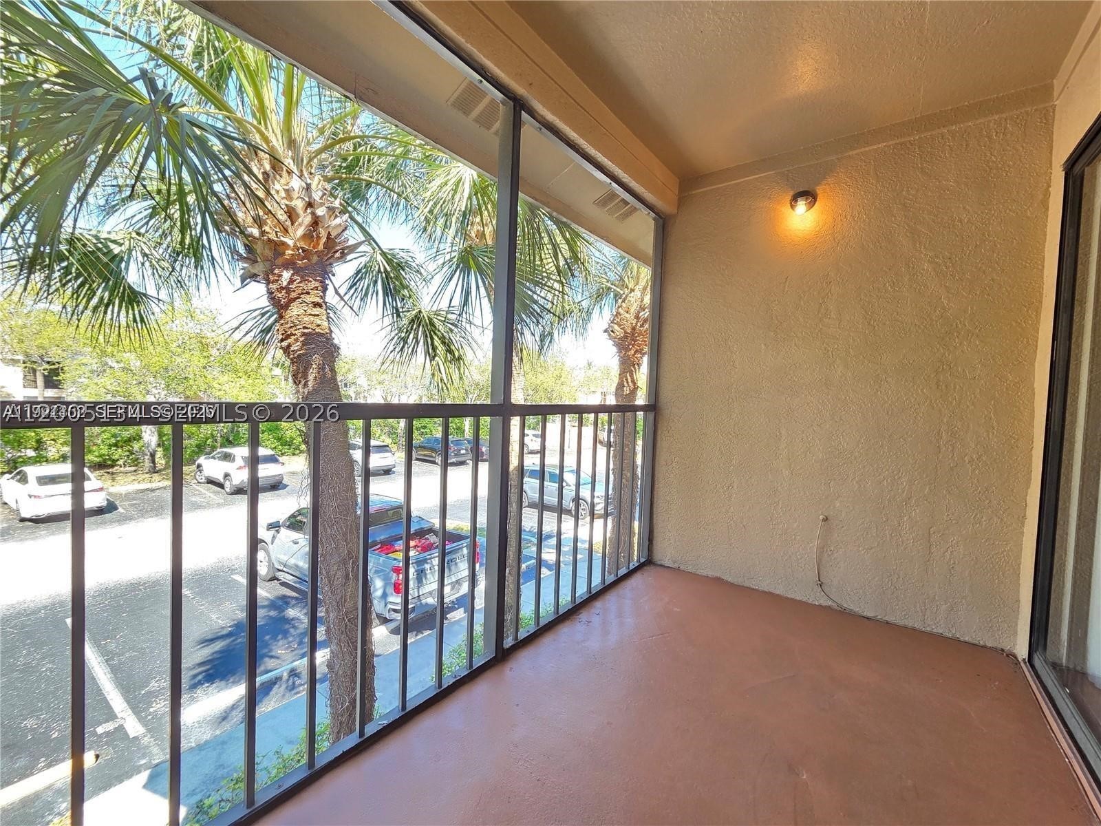 VISTA LAGO AT THE HAMMOCK - Residential