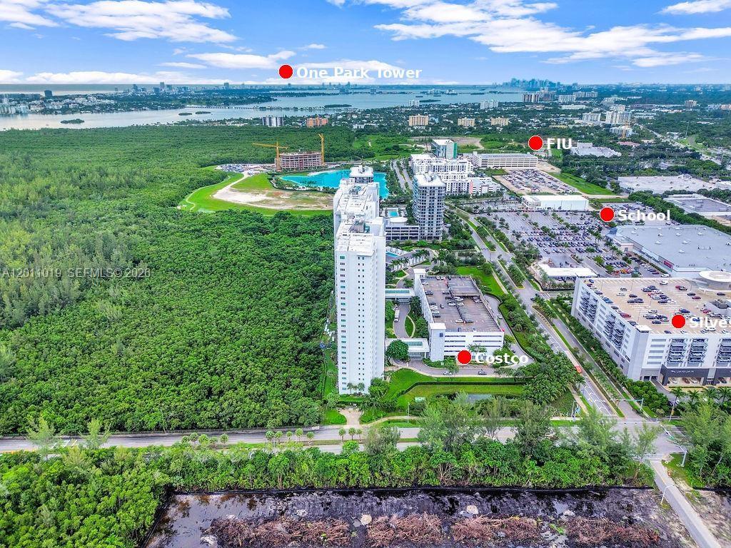 THE OAKS I CONDO - Residential