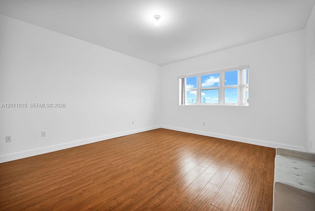 THE OAKS I CONDO - Residential