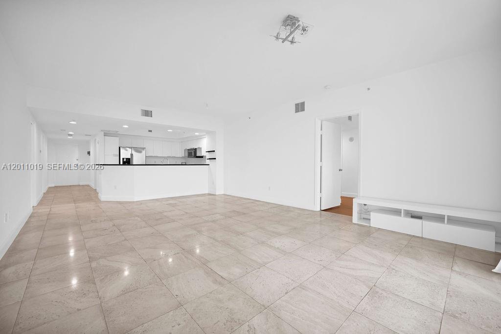 THE OAKS I CONDO - Residential