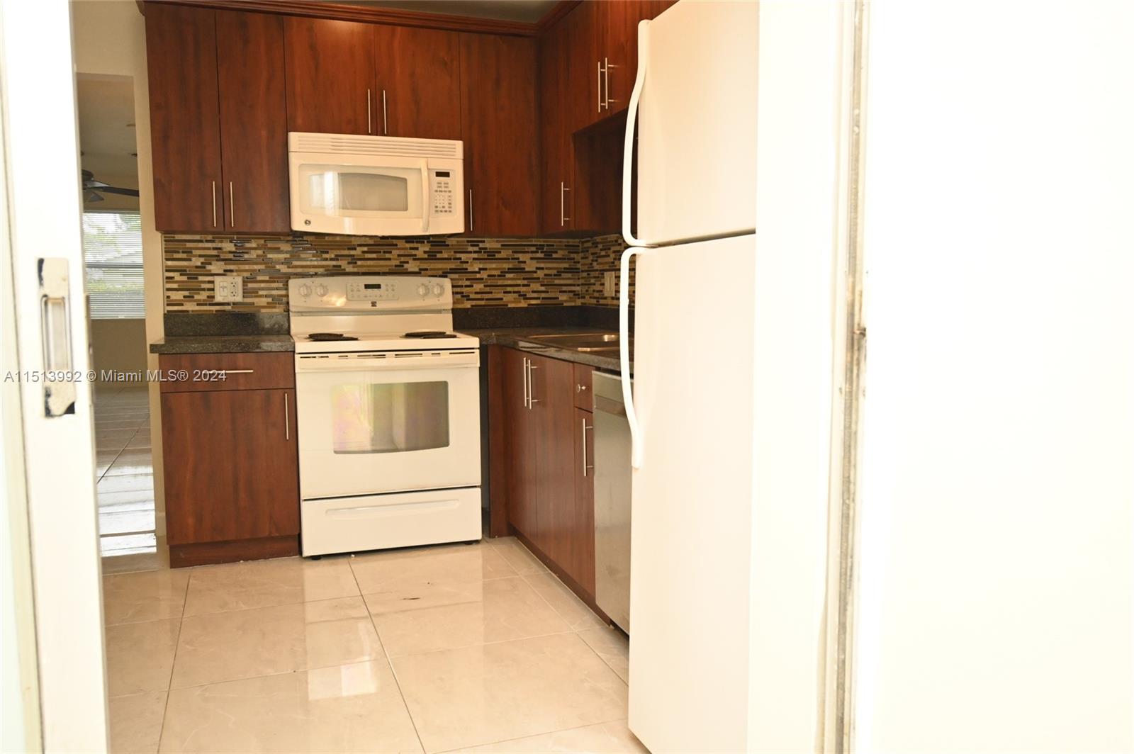 DEERFIELD BEACH ESTATES S - Residential Lease