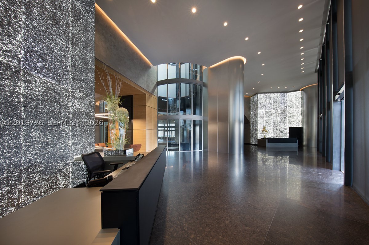 18555 COLLINS AVENUE COND - Residential