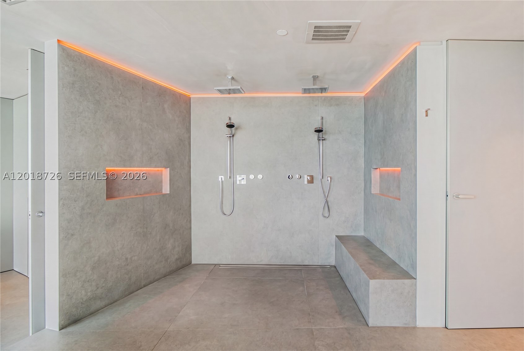 18555 COLLINS AVENUE COND - Residential